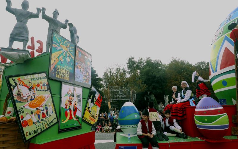 Un desfile del día de América con Güevos que de Pintos tienen poco